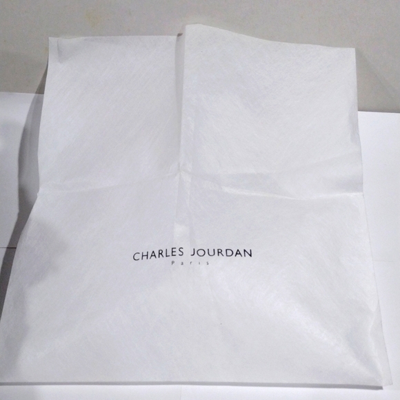 Charles Jourdan White Fabric dust bag - 15.5x16.5 inches - New - Picture 1 of 3